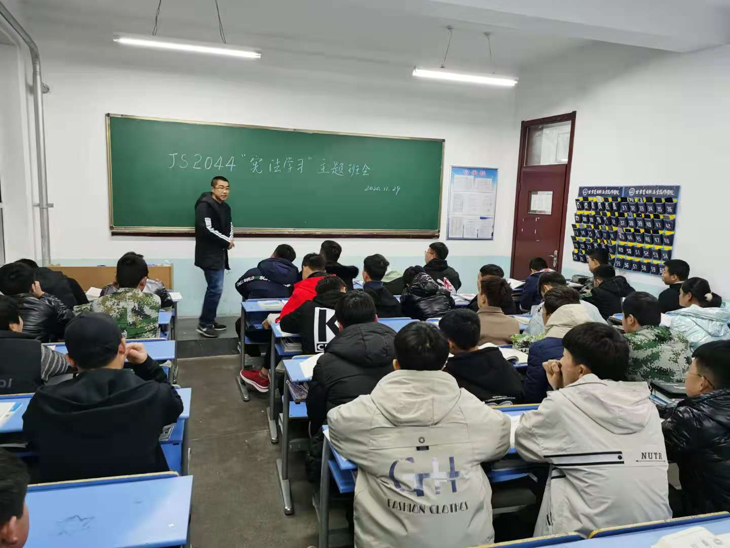 说明: C:\Users\Administrator\Desktop\绩效考核日常资料\2020.12月\宪法学习活动周\cd23de7f26b7d2f9b5e7225c2633009.jpg